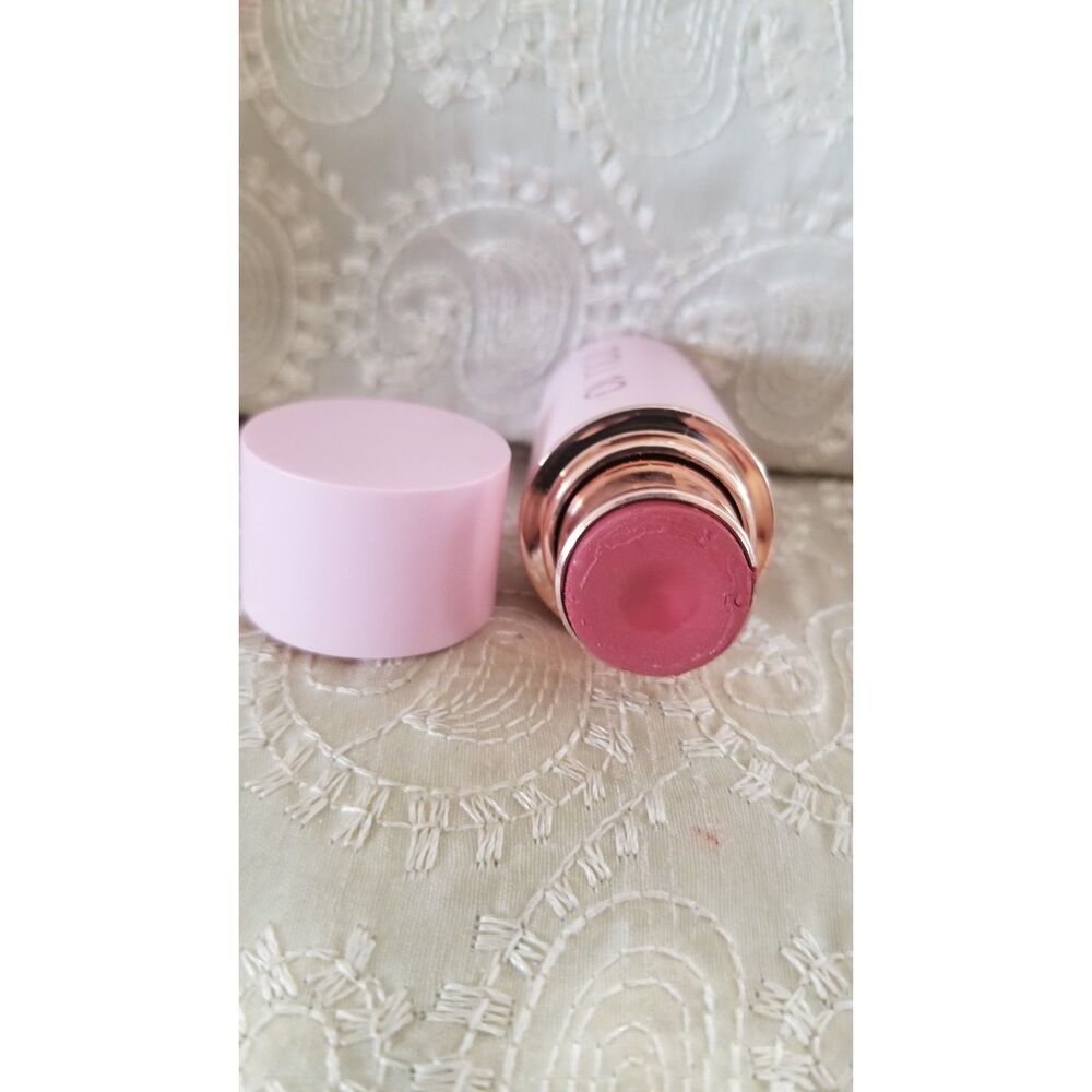 The Doll 10 Doll Skin Elevate Smoothing / Firming Cheek Color Stick